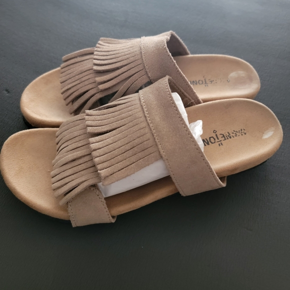 Minnetonka Tan Suede Fringe Sandals 💛 - Picture 2 of 4